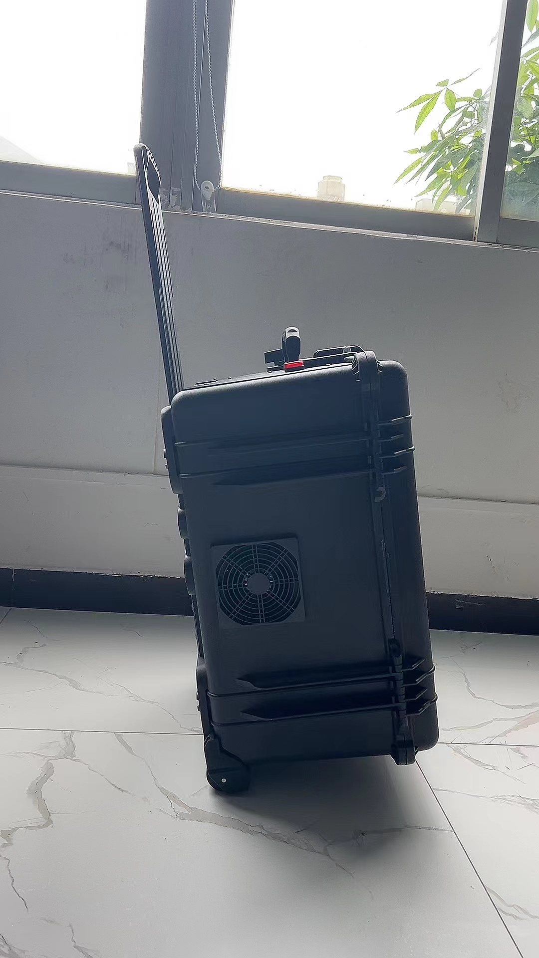 舒兰手拉箱型移动通信干扰器